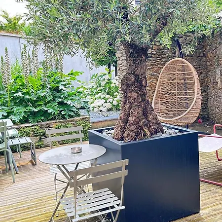 Et Marin ホテル ラヴァル