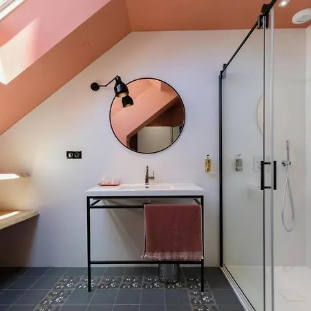 Et Marin ホテル ラヴァル